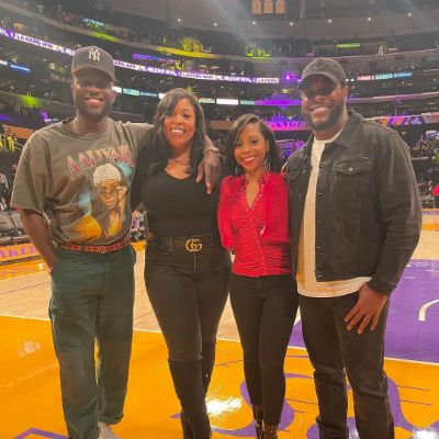 Photo of Sinqua Walls along with his friends on the basketball court.